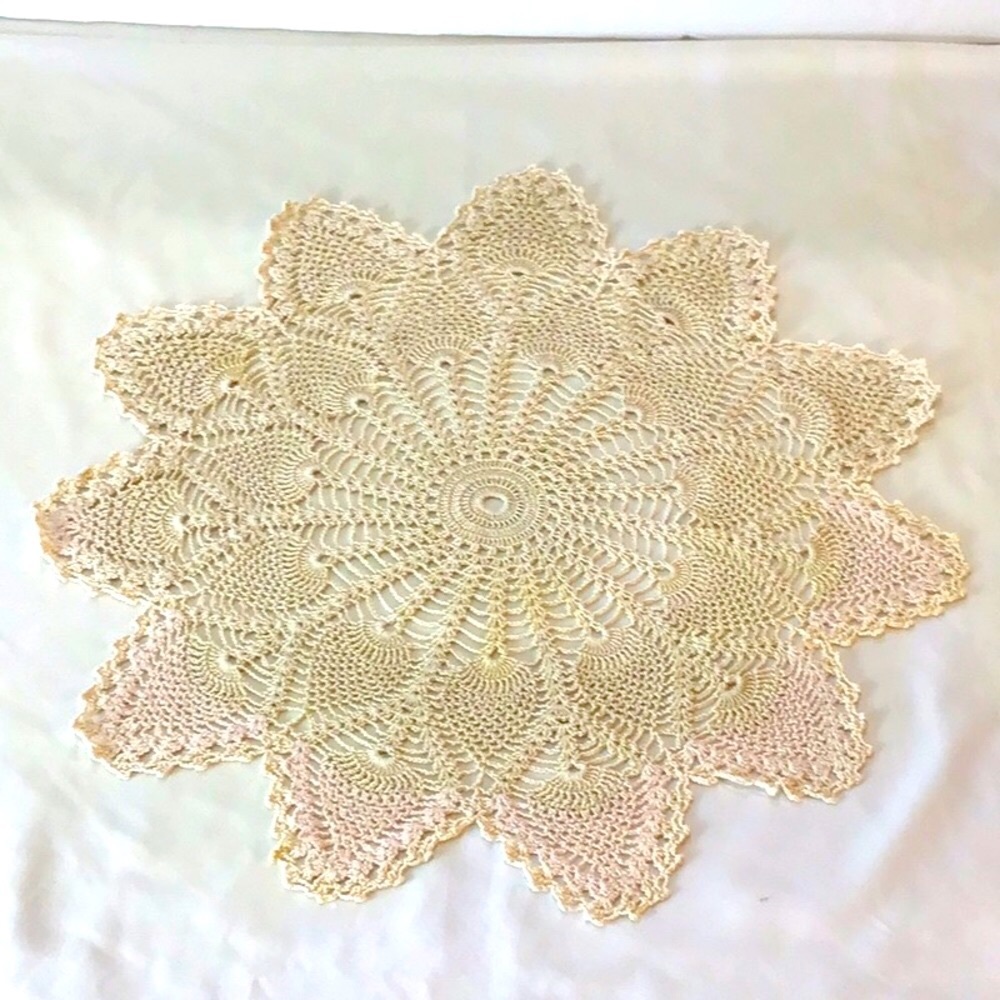 Intricate fancy vintage doily EUC